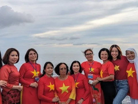 Hà Nội là một bài ca vinh quang