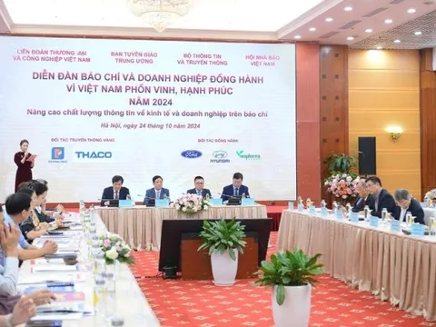 Xây dựng mối quan hệ vừa phản biện vừa tương hỗ gắn bó