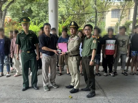 Phát hiện 3 đối tượng truy nã khi tiếp nhận người từ phía Campuchia