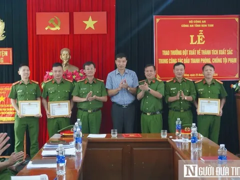 Khen thưởng tập thể công an phá nhanh vụ trộm sâm Ngọc Linh