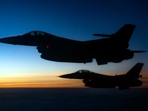 Ukraine hiện có hàng trăm phi công lái chiến đấu cơ F-16