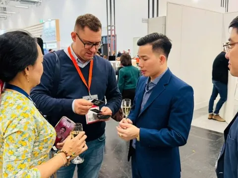 Giới thiệu thành tựu chuyển đổi số của ngành xuất bản Việt Nam tại Frankfurt 2024