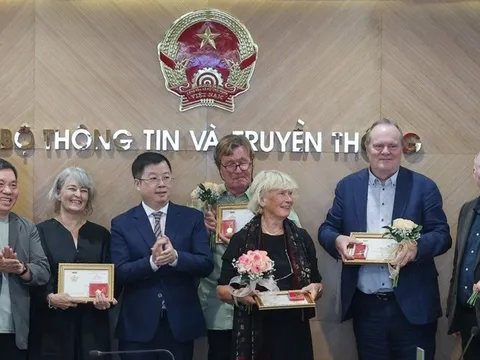 Bộ TT&TT gặp mặt tri ân các cựu giảng viên báo chí Thụy Điển