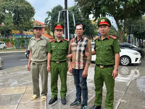 Tạm giữ đối tượng tấn công CSGT khi bị kiểm tra nồng độ cồn