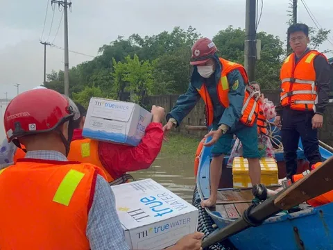 Quảng Trị: Gấp rút hỗ trợ lương thực, nhu yếu phẩm cho bà con vùng lũ