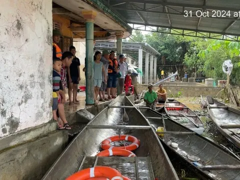 Hai bé trai sinh đôi tử vong dưới sân nhà ngập nước