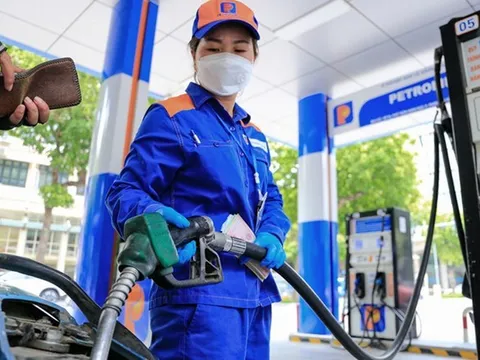 Hôm nay, giá xăng giảm