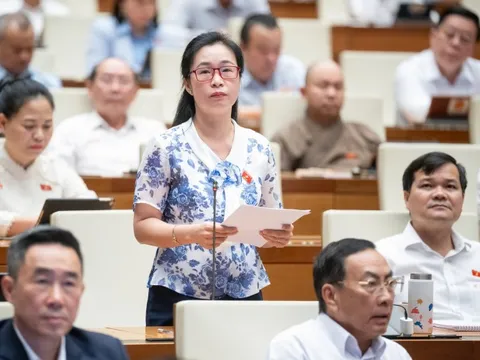 Đề xuất bỏ quy định trường học thu tiền để mua BHYT cho học sinh