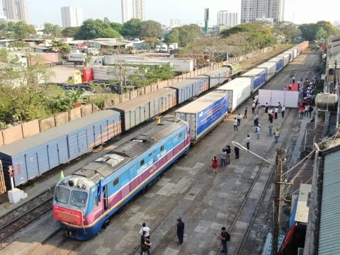 Hợp nhất hai Công ty Vận tải Đường sắt Hà Nội và Sài Gòn