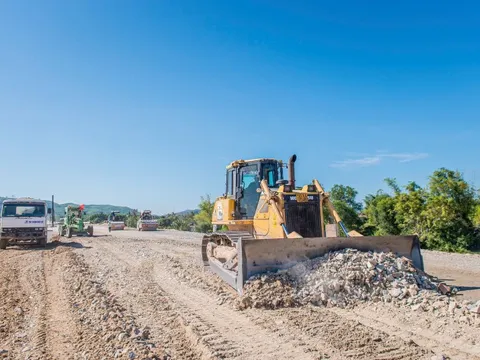 Các địa phương miền Trung thi đua '500 ngày đêm hoàn thành 3.000 km đường bộ cao tốc'