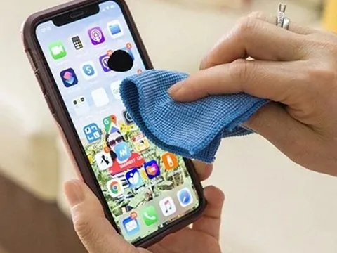 Cách xử lý màn hình iPhone bị chảy mực không phải ai cũng biết