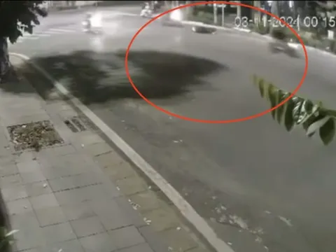 Triệu tập nhóm "quái xế" tông tử vong cô gái dừng chờ đèn đỏ ở Hà Nội