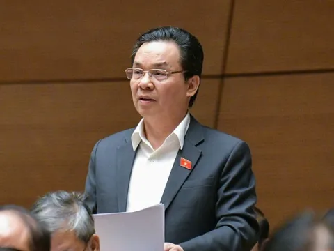 Ngân sách cho y tế, giáo dục hạn chế, người bệnh phải trả cả lãi ngân hàng