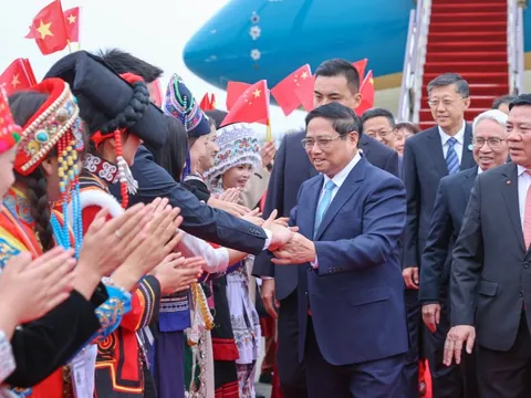 Thủ tướng đến Vân Nam, bắt đầu chuyến công tác 4 ngày tại Trung Quốc