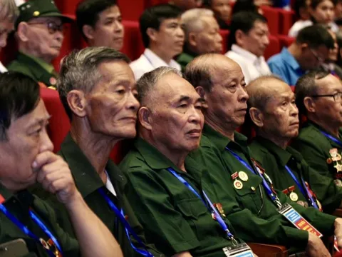 Trình Chủ tịch nước tặng quà người có công dịp Tết Nguyên đán Ất Tỵ