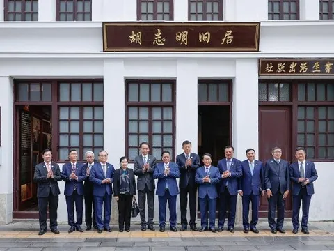 Thủ tướng Phạm Minh Chính thăm Khu di tích Chủ tịch Hồ Chí Minh tại Vân Nam, Trung Quốc