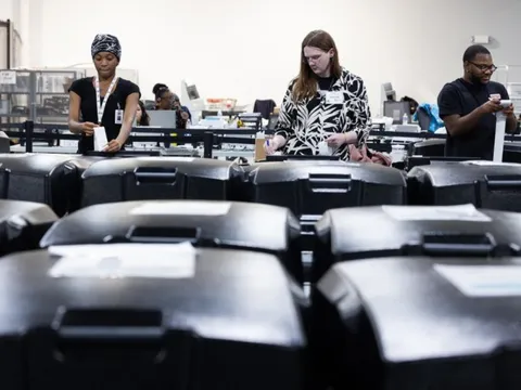 Cập nhật kết quả bầu cử Tổng thống Mỹ: Ông Trump “bỏ túi” 2 bang chiến trường quan trọng