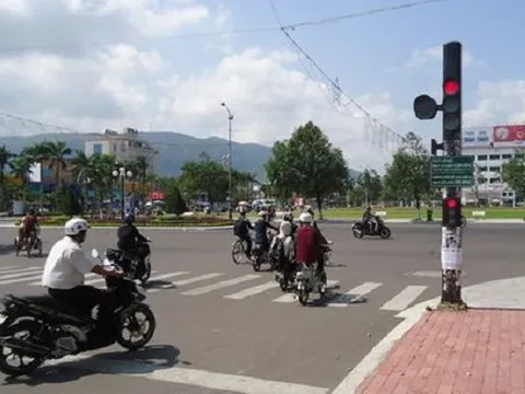 Vượt đèn đỏ khi đuổi bắt cướp, có bị xử phạt?