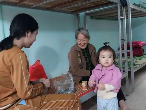 Quảng Bình: Mưa lớn chia cắt nhiều nơi, di dời hàng chục hộ dân trước nguy cơ sạt lở