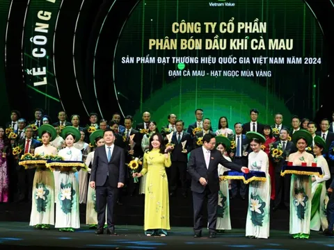 Phân bón Cà Mau lần thứ 6 nhận giải thưởng thương hiệu quốc gia