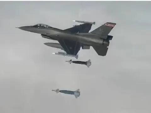 Tăng cường không kích Syria, Israel “thêm dầu” thổi bùng căng thẳng