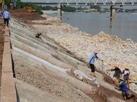 Cần xây dựng lực lượng chuyên trách bảo vệ đê vững mạnh hơn