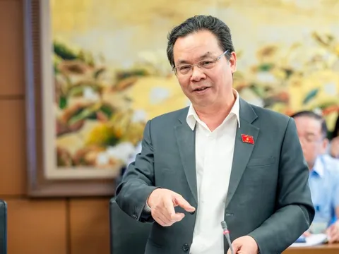 Cấm ép buộc người tham gia học thêm dưới mọi hình thức là chưa phù hợp