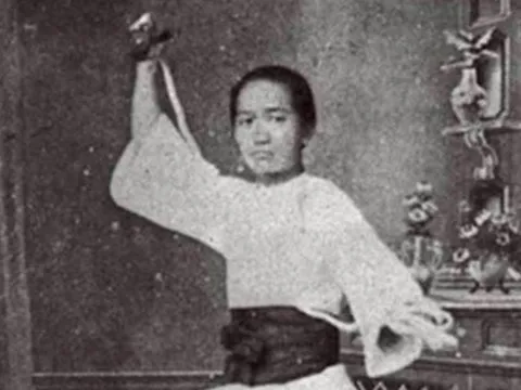 Chuyện tình đặc biệt của Hoàng Phi Hồng ở tuổi U70 và cô gái 19 tuổi