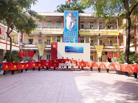 "Ngàn lá cờ Tổ quốc vì Trường Sa thân yêu"