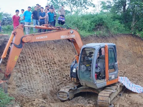 Khởi tố người lái máy xúc khiến 1 cháu bé tử vong ở Bắc Kạn