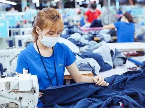 Đơn hàng dồi dào, dệt may dự kiến 'cán đích' xuất khẩu 44 tỷ USD