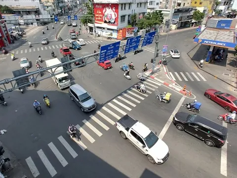 Quy định về chuyển hướng xe từ 1/1/2025, các tài xế cần biết tránh bị phạt nặng