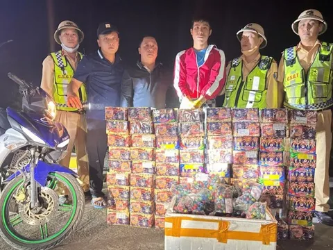 Hà Tĩnh: Tạm giữ đối tượng vận chuyển hơn 120kg pháo “lậu”