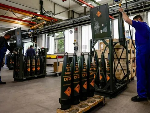 EU sắp hoàn thành lời hứa về 1 triệu quả đạn pháo cho Ukraine