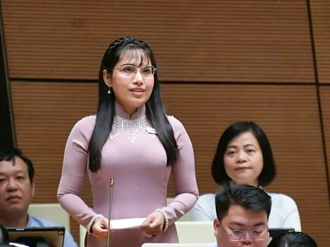 Dịch vụ bói toán online nở rộ, người dân tiền mất tật mang