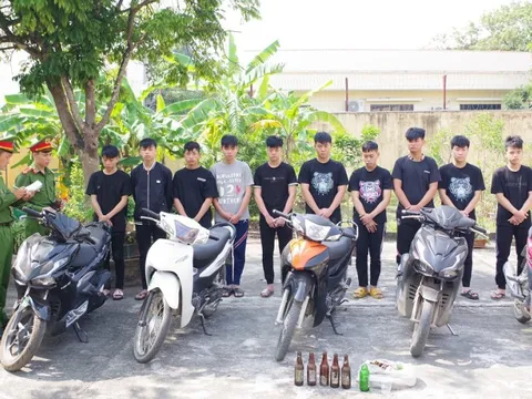 Khởi tố 10 đối tượng mang hung khí đi "náo loạn" đường phố