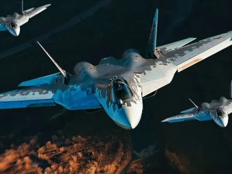 Không quân Vũ trụ Nga nhận dàn tiêm kích Su-57 và Su-35 “mới toanh”