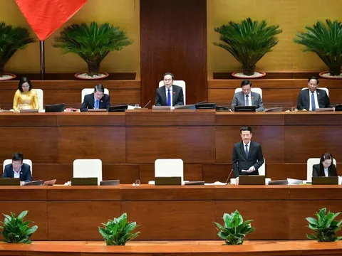 Video: Bộ trưởng TT&TT nói "tin tức ô nhiễm thì não cũng ô nhiễm"