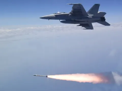 Tên lửa Ukraine nhận từ Mỹ có gì đặc biệt mà được kỳ vọng sẽ “khắc chế” S-300 và S-400 của Nga?