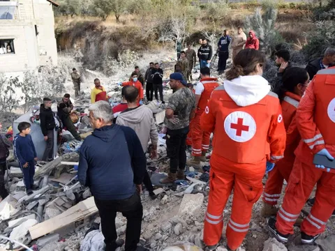 Israel không kích Liban, Hezbollah đáp trả