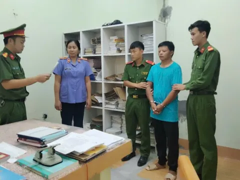 Khởi tố đối tượng đấm vào mặt CSGT khi bị lập biên bản