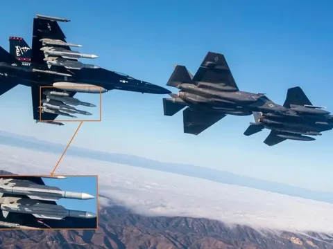 Tiêm kích FA-18F Super Hornet kết hợp tên lửa AIM-174: Bộ đôi hoàn hảo