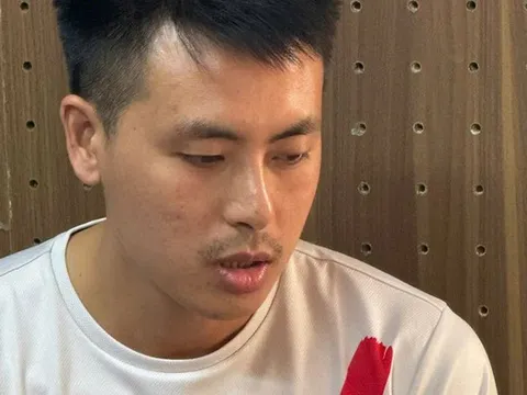 Tạm giữ đối tượng say rượu lái xe bán tải đâm loạt ô tô khi chạy trốn cảnh sát