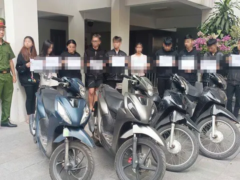 Khởi tố 20 bị can trong vụ 'quái xế' tông cô gái tử vong khi dừng đèn đỏ