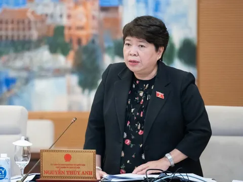 Bổ sung nhân viên y tế, cô đỡ thôn bản được hỗ trợ mức đóng BHYT