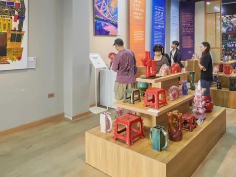 Triển lãm “25 năm UNESCO và Hà Nội: Từ hòa bình đến sáng tạo“