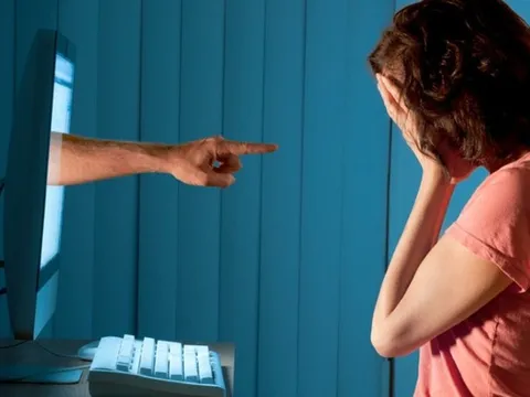 Xúc phạm người khác trên mạng xã hội, 2 chị em bị khởi tố