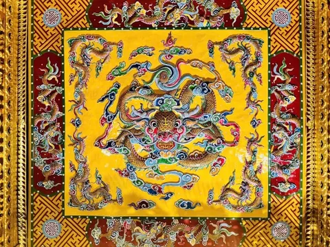 Vẻ đẹp lộng lẫy của bửu tán ngai vàng điện Thái Hòa sau tu bổ