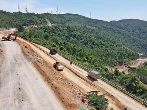 Dự án Tăng cường kết nối giao thông khu vực Tây Nguyên tiếp tục 'lụt' tiến độ