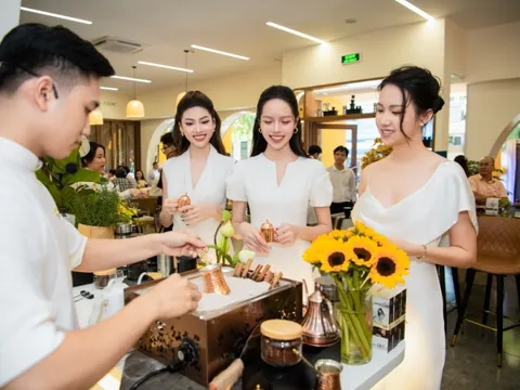 Bạn đã thử trải nghiệm uống cafe ở công trình biểu tượng nổi tiếng thế giới ngay tại Việt Nam?